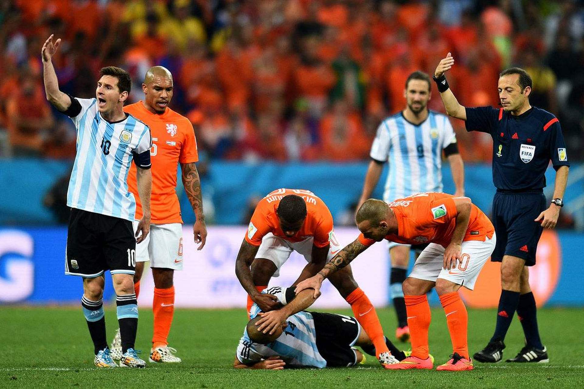 荷兰队凭借罚点球战胜意大利，进入四强