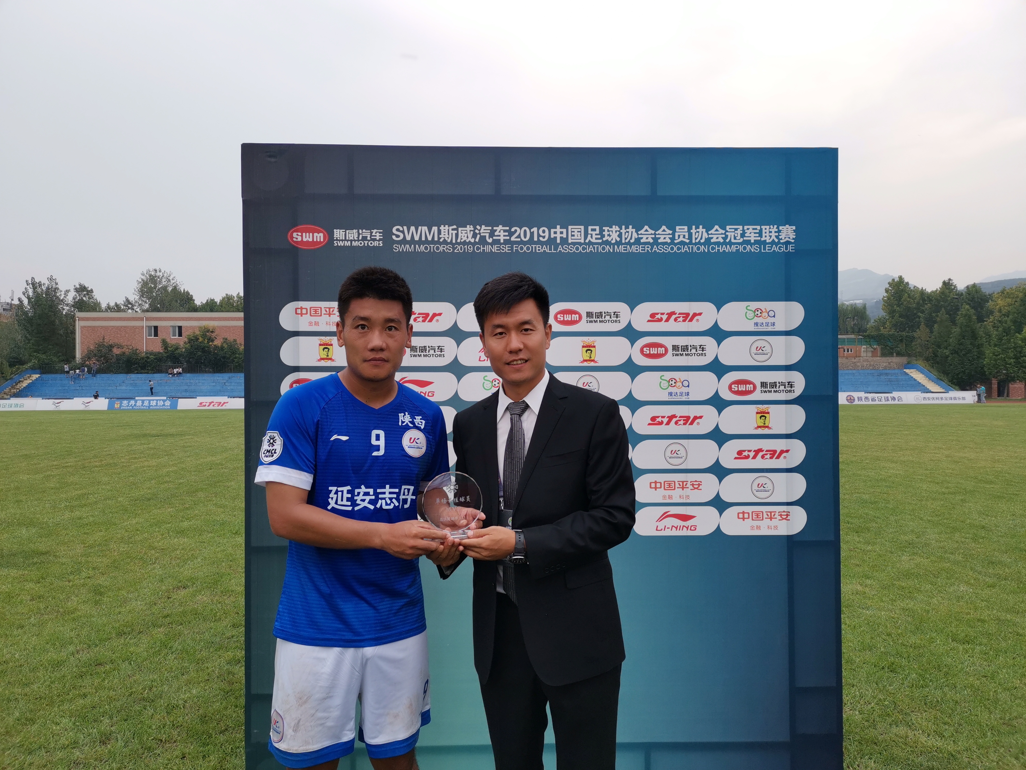 球队士气高昂,决心夺得冠军头衔的简单介绍 球队士气高昂,决心夺得冠军头衔的简单介绍