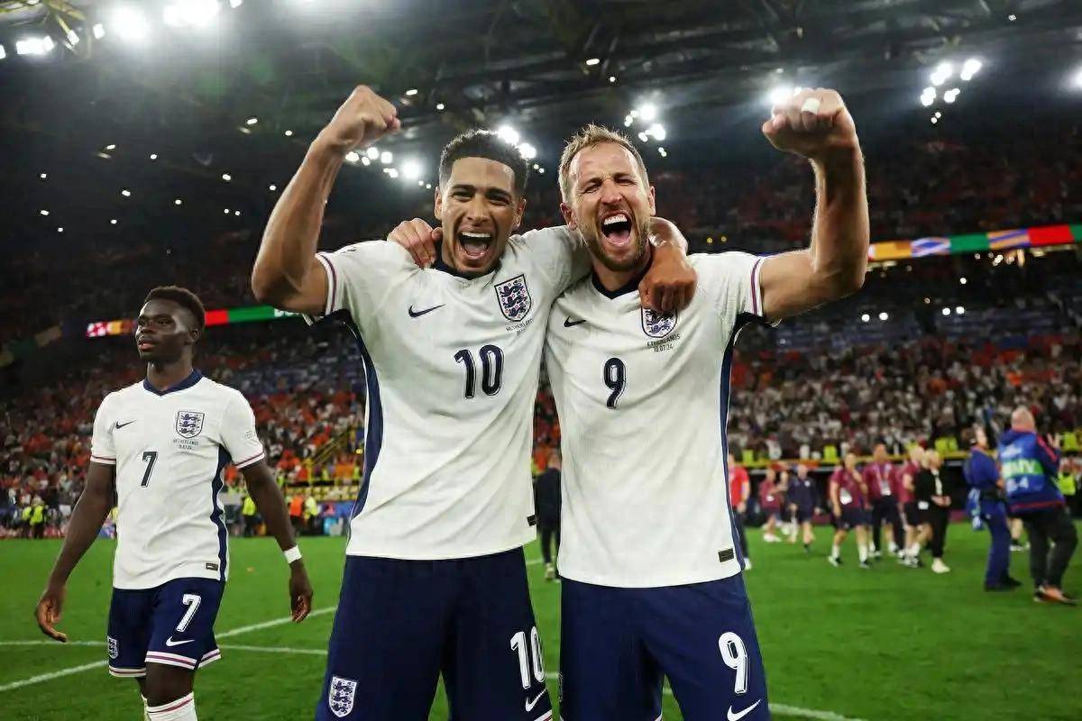 包含潜力新星亮相欧预赛比赛燃爆全场气氛的词条