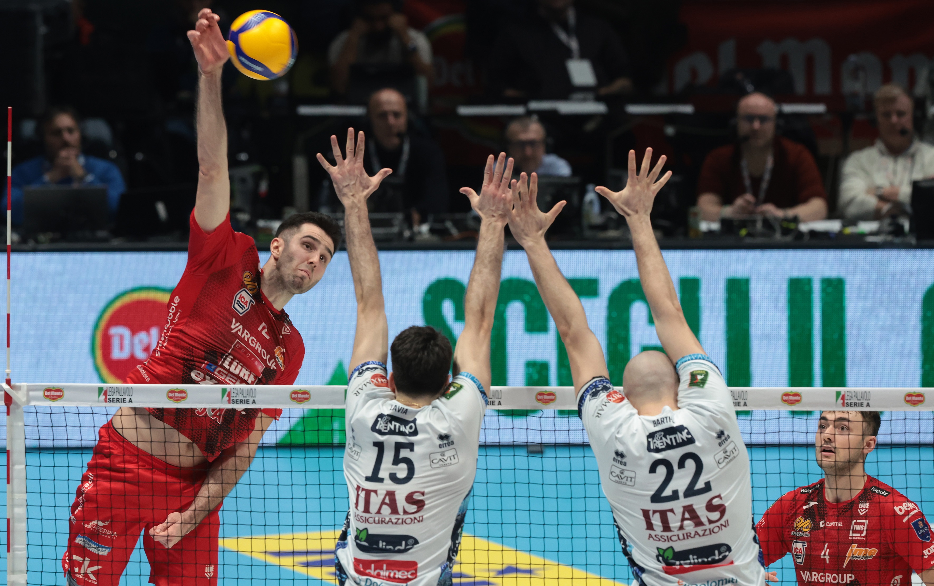 意大利队凭西南松绝杀，淘汰乌克兰进入半决赛的简单介绍