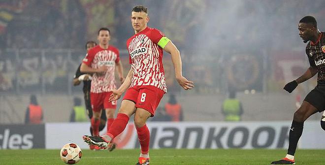 弗赖堡队在德国足球职业联赛中赢得重要战役 弗赖堡队在德国足球职业联赛中赢得重要战役