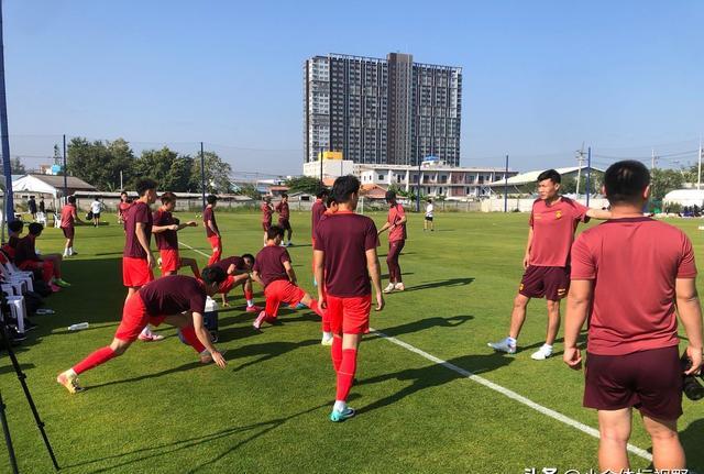 国足全力备战国际高峰赛,奋勇加冠军之梦的简单介绍 国足全力备战国际高峰赛,奋勇加冠军之梦的简单介绍