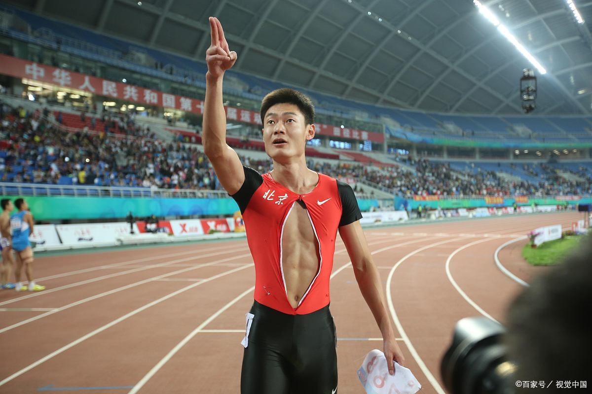 精妙的战术部署,球员们奋力冲刺,势如破竹的简单介绍 精妙的战术部署,球员们奋力冲刺,势如破竹的简单介绍