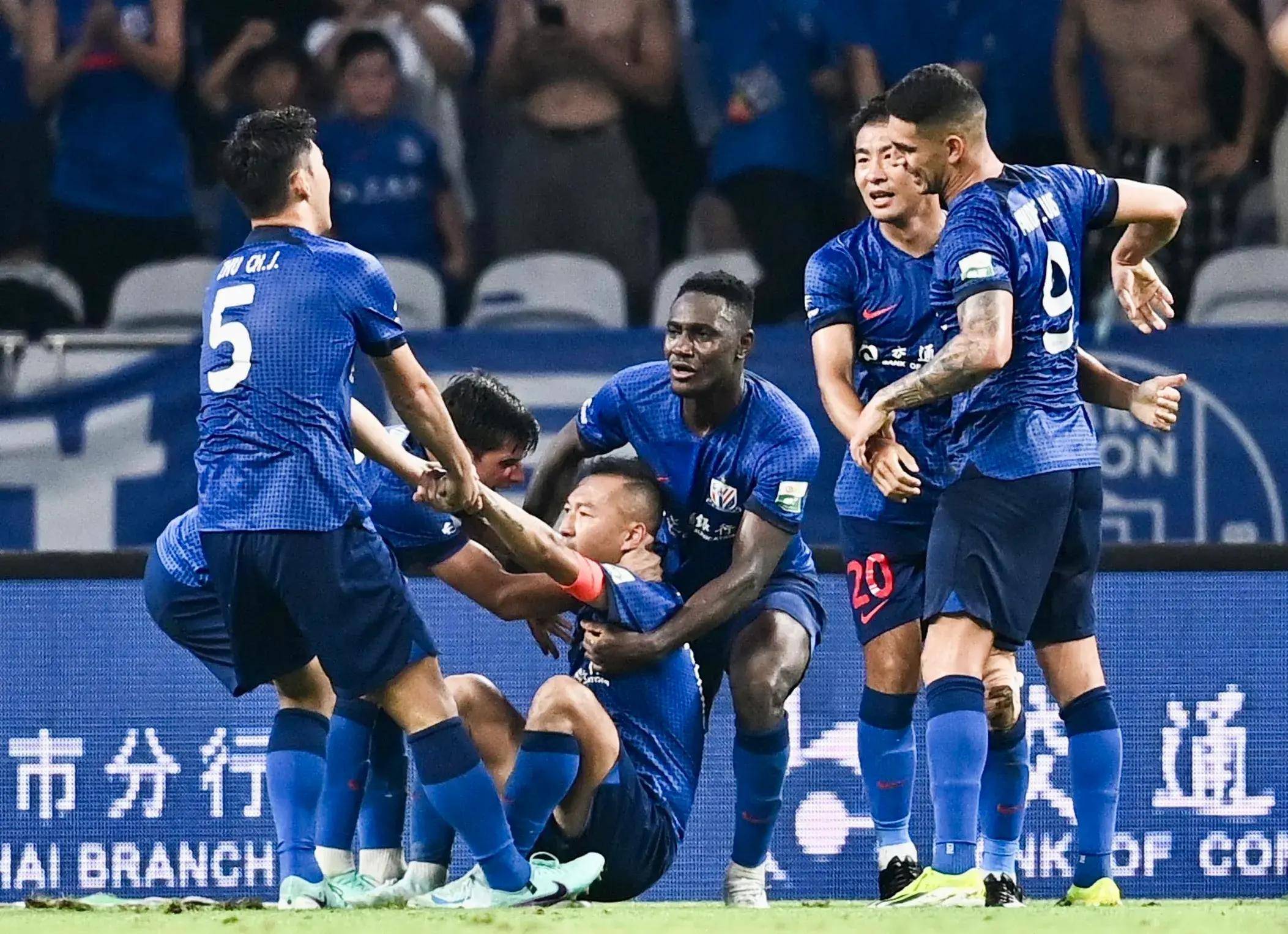 包含上海绿地申花队踢出精彩比赛，实现大逆转的词条