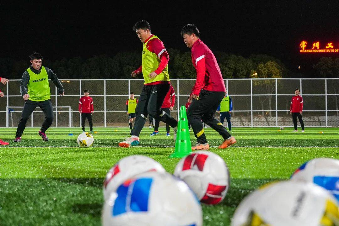 -江苏队员积极训练，为联赛做好准备