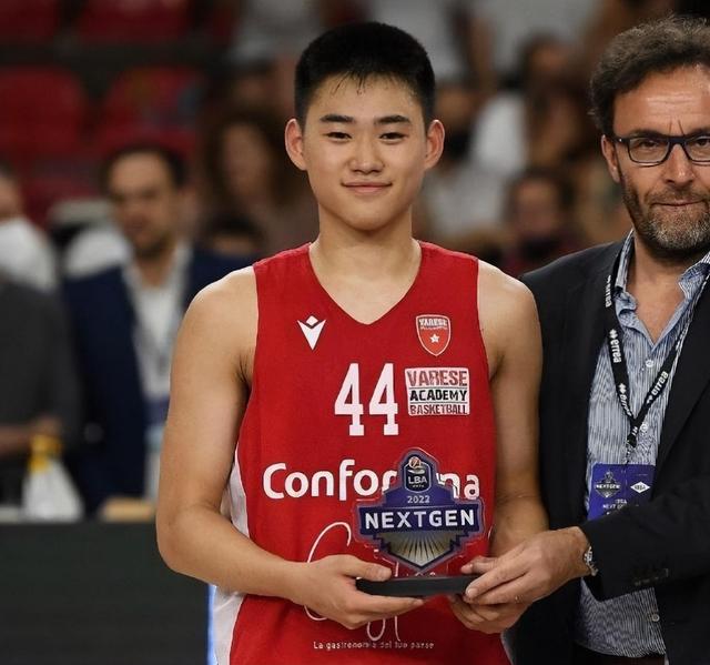 开云体育平台APP-里昂新星闪耀舞台，助球队实现胜利