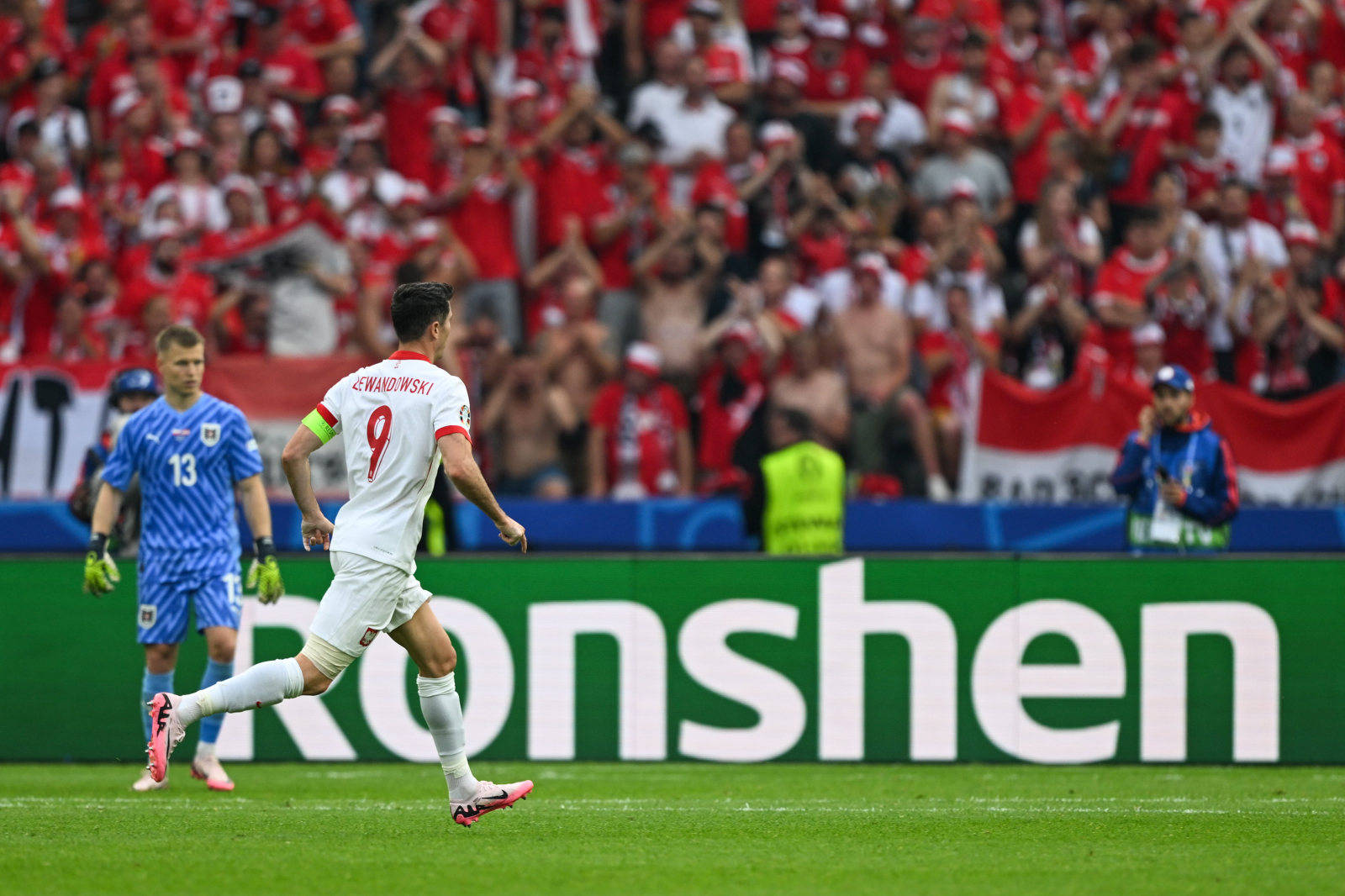 波兰实力强劲，召开全队讨论备战欧洲杯