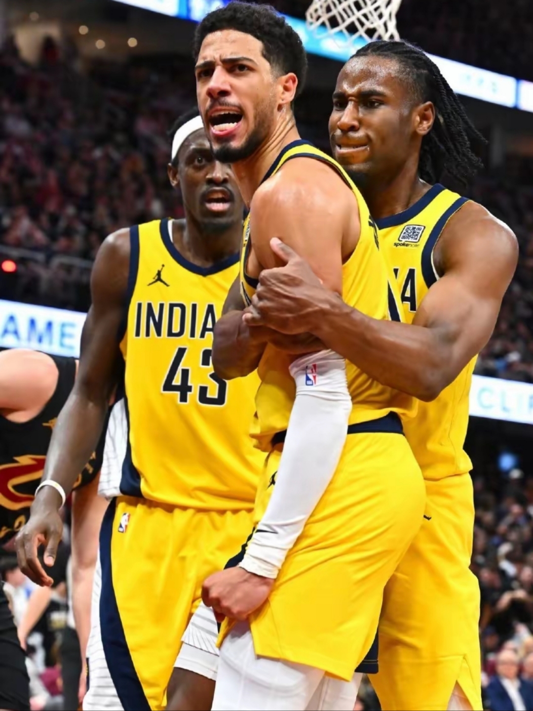 开云官网-包含神奇三分绝杀助球队冲入半决赛，士气高涨的词条