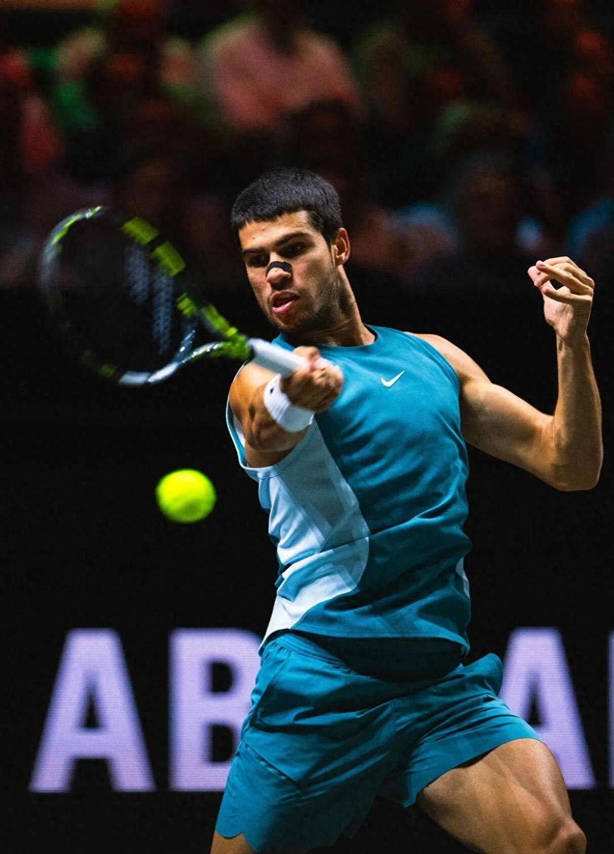 西班牙网球队轻取美国网球队，瓦林卡统治全场的简单介绍