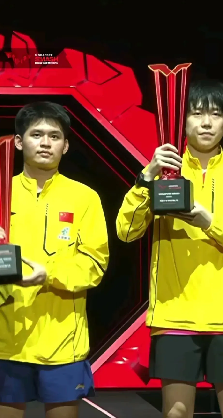 开云APP-惊天逆转！羽毛球战队挺进四强