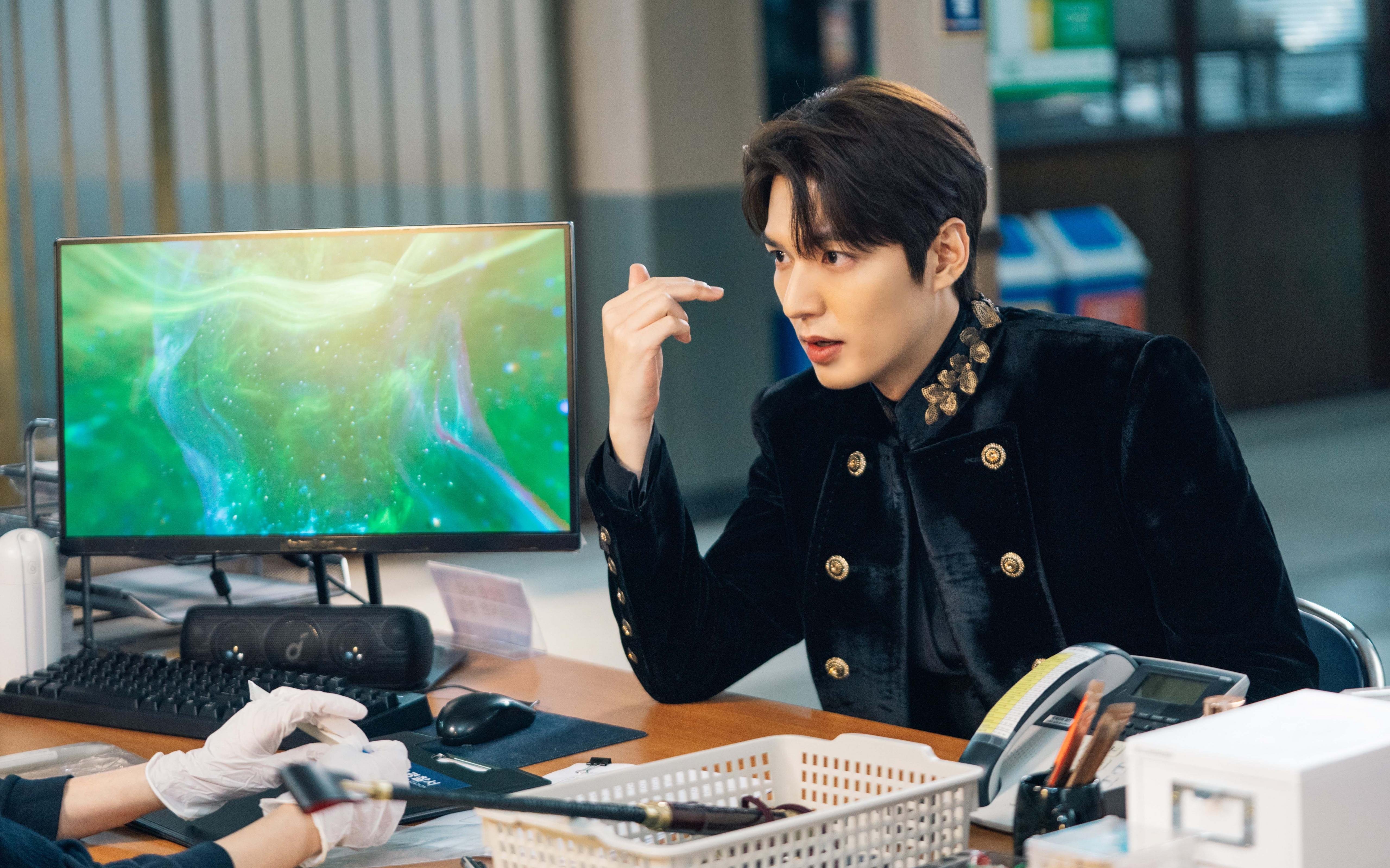 开云体育登录-街道赛的轰鸣与绿茵场的绝杀，F1焦点战下阿森纳最后时刻击败阿尔及利亚