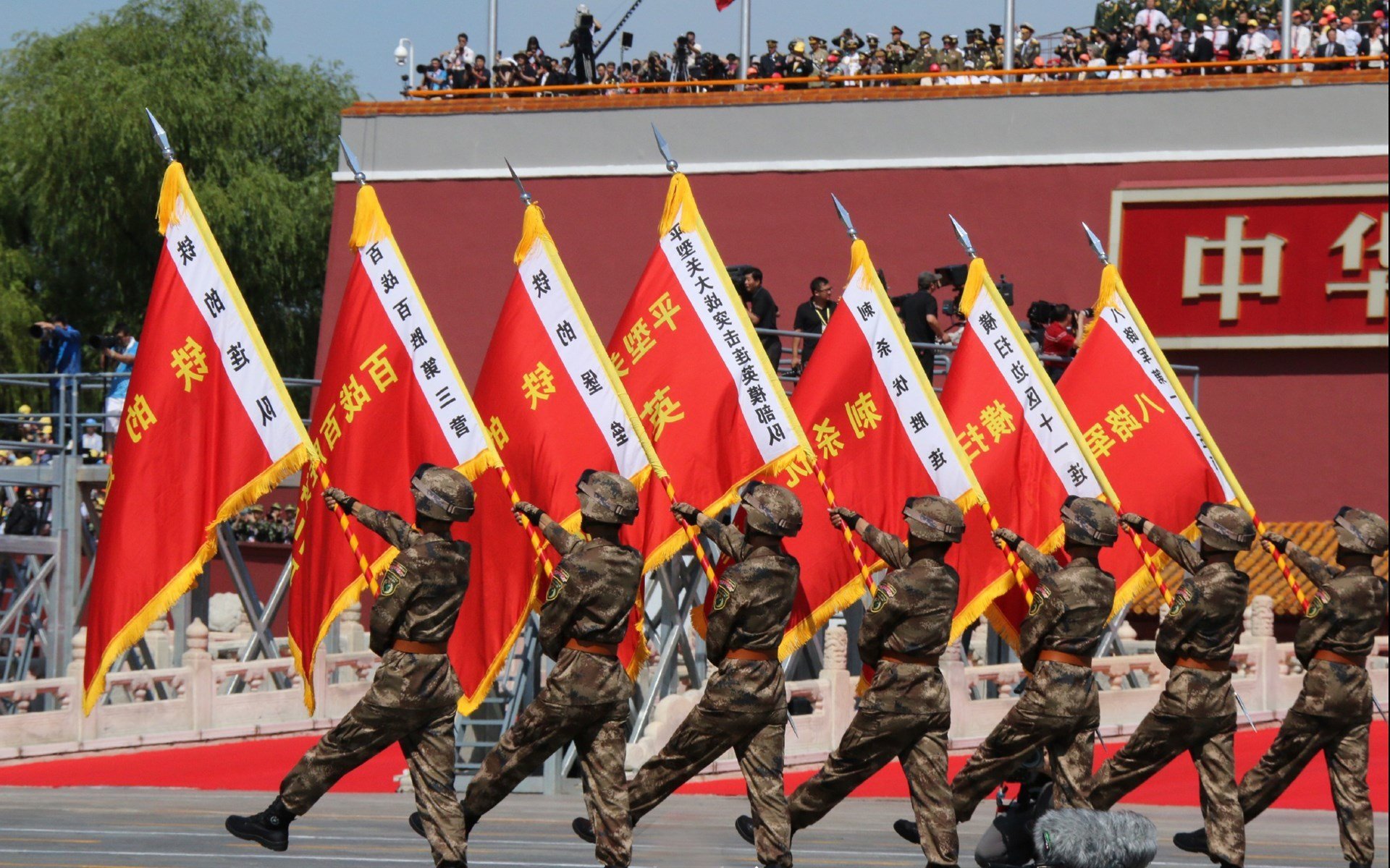 跨越时空的绿茵对话,南非鏖战与西甲王者的交响