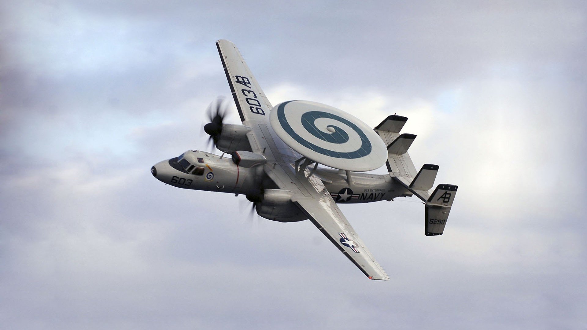 内马尔状态火热引领风骚,那不勒斯粉碎莱比锡红牛显霸气