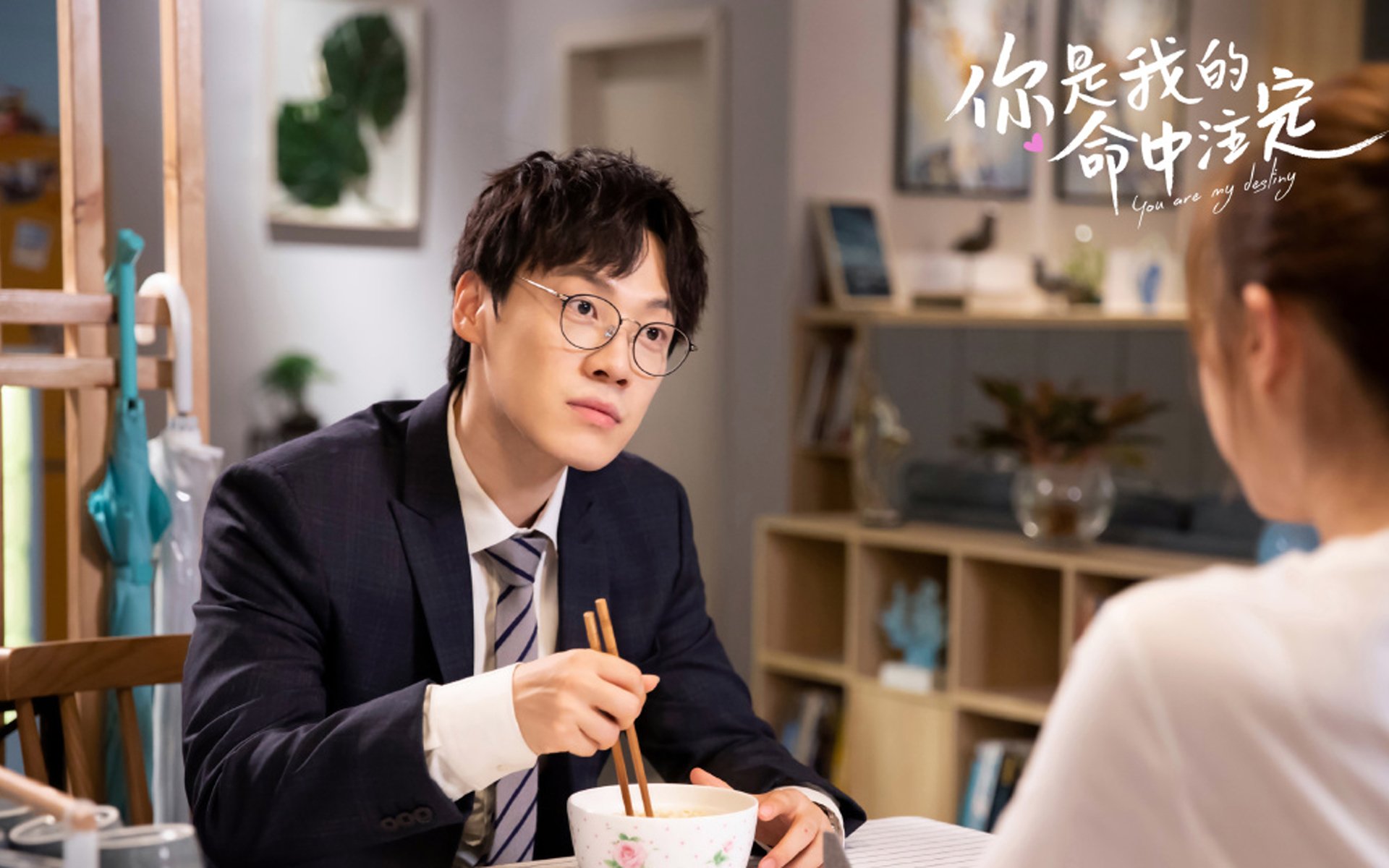 开云体育登录-绿茵场上的双面叙事，荣耀的挽歌与坚韧的号角